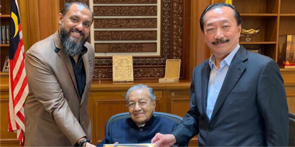 Teacher Raj meets with Prime Minister Tun Mahathir